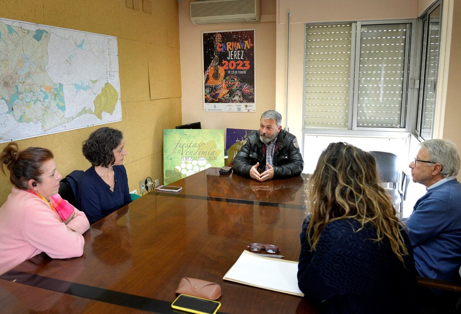 Rubén Pérez y representantes de la protectora Jerez Felina y voluntarios