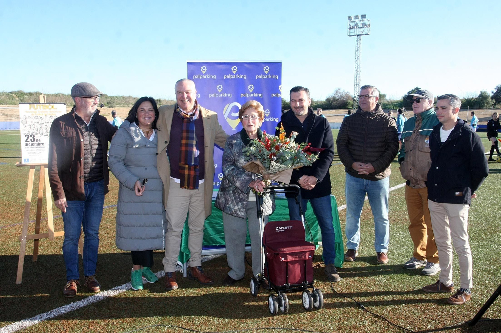 Imágenes del partido homenaje a los árbitros históricos de fútbol de Huelva