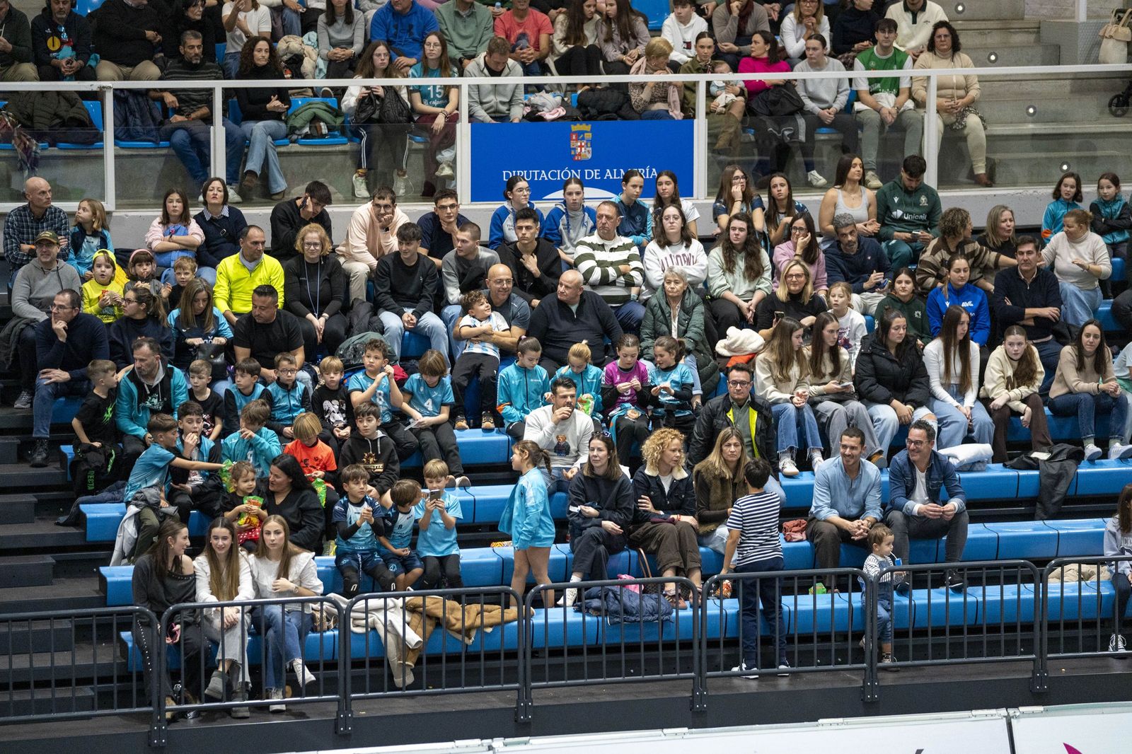 Las imágenes del partido entre Unicaja Costa de Almería y Pamesa Teruel de Superliga de voleibol