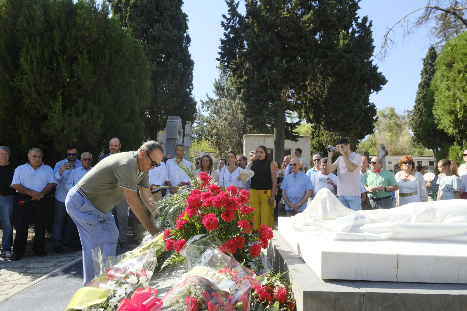 Córdoba recuerda a Manolete en el 75 aniversario de su muerte, en imágenes