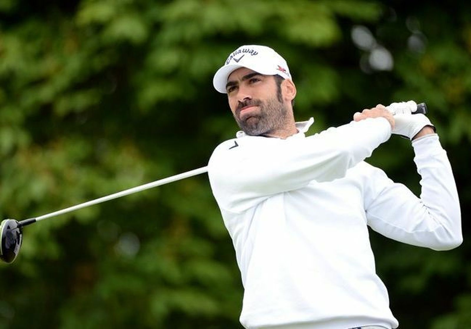 Álvaro Quirós tras golpear la bola.