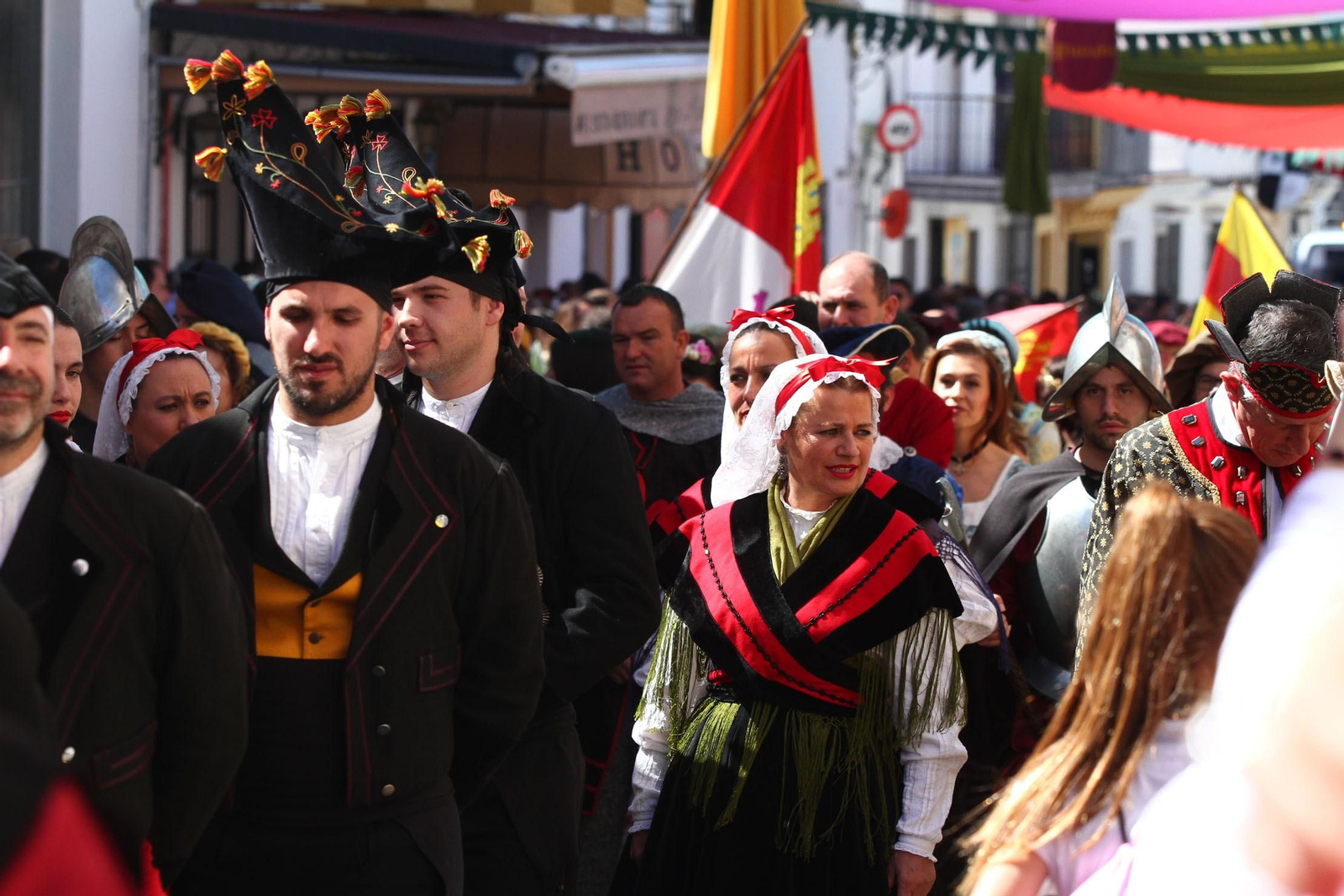 Imágenes del desfile de la XIX Feria Medieval del Descubrimiento, en Palos de la Frontera