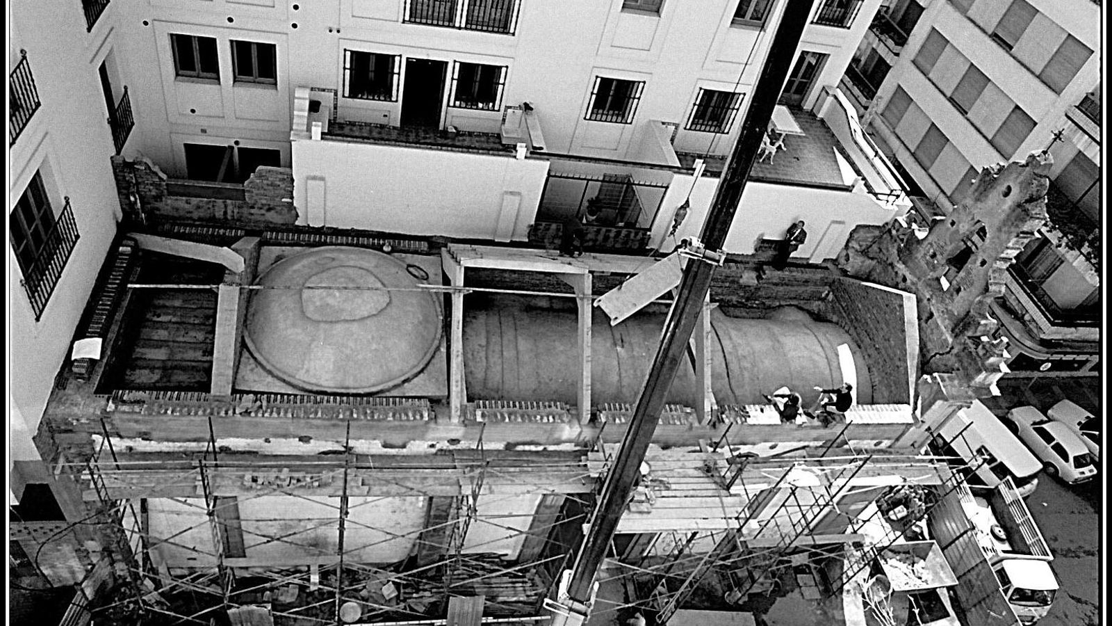 Sustitución del techo de la capilla Europa, en 1983.