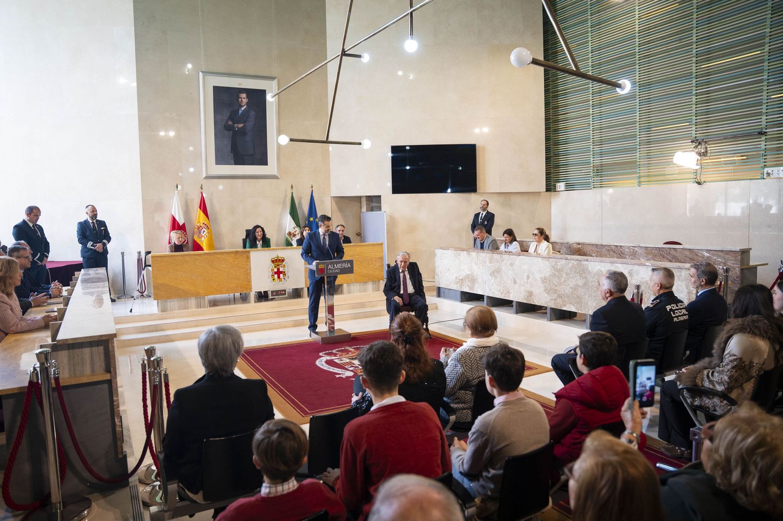 La galería del Escudo de Oro de la Ciudad de Almería a Juan Rigaud
