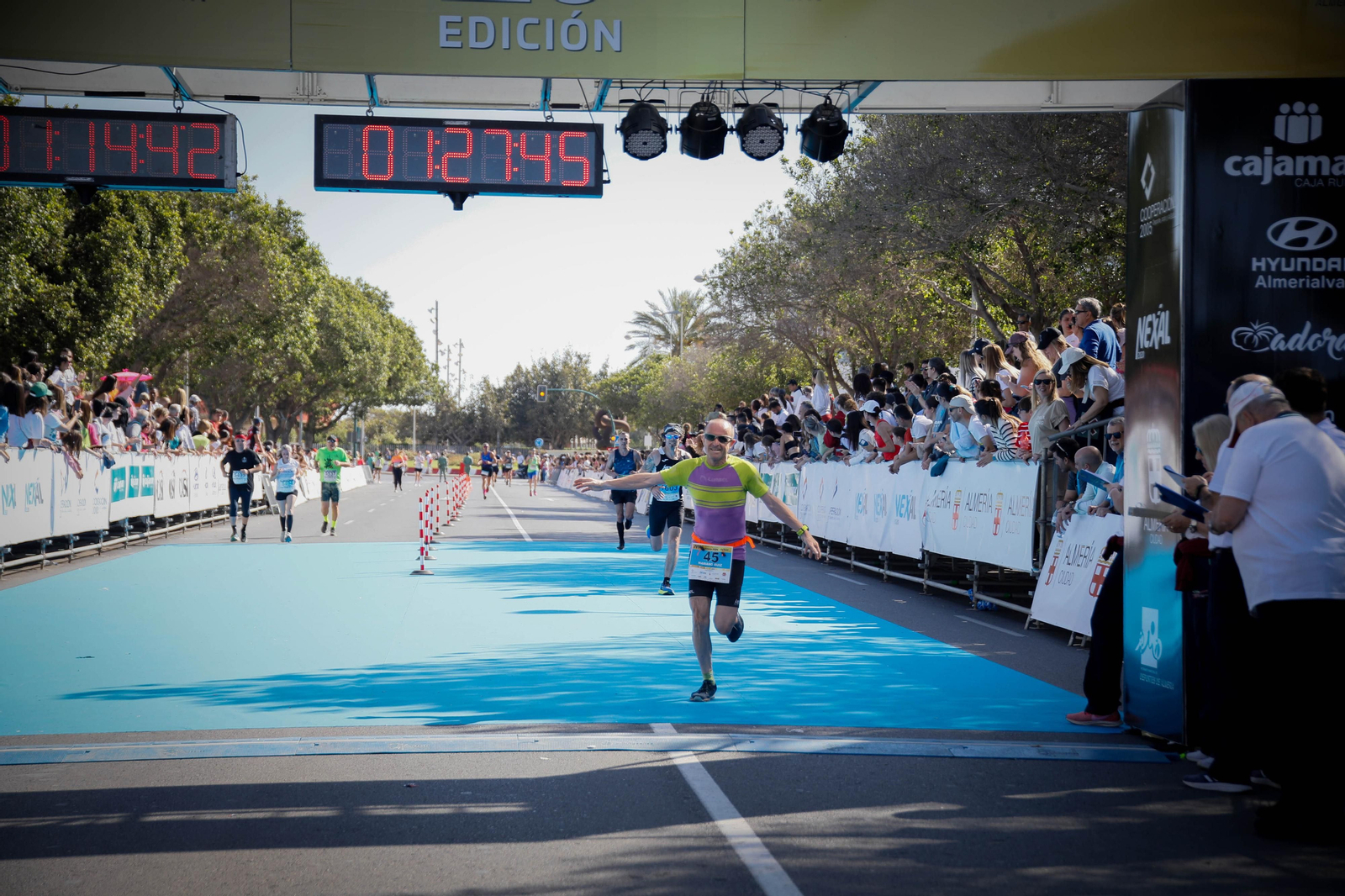 Imágenes de la llegada de la Media maratón Ciudad de Almería