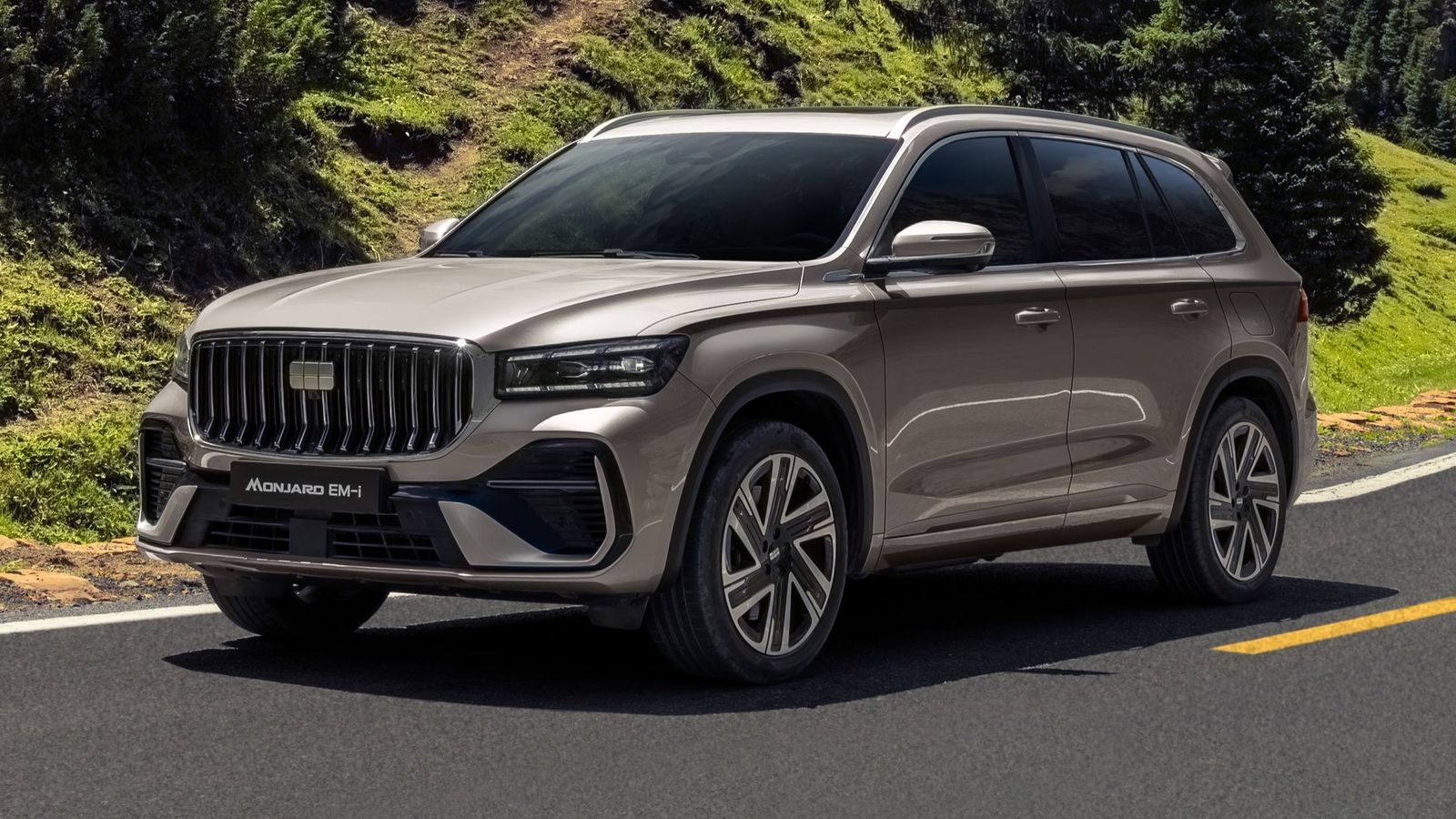 Está por comunicarse la configuración de la gama española, tanto por opciones de tracción, si bien se ha comunicado la versión de tracción total; así como por niveles de equipamiento..
