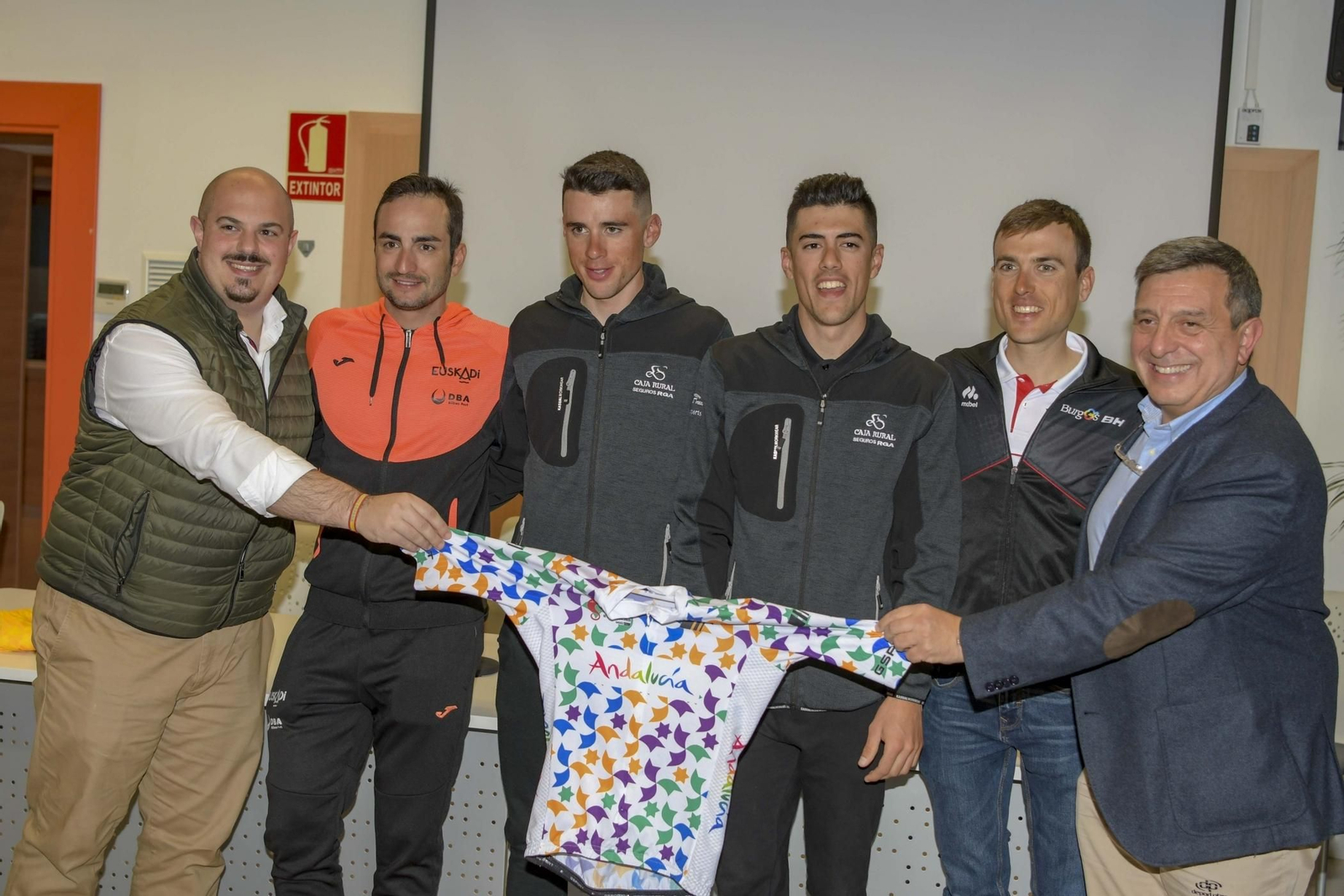 Franciso Sánchez, Juanjo Lobato, Álvaro Cuadros, Carmelo Urbano, Pablo Guerrero y Joaquín Cuevas, durante la rueda de prensa.