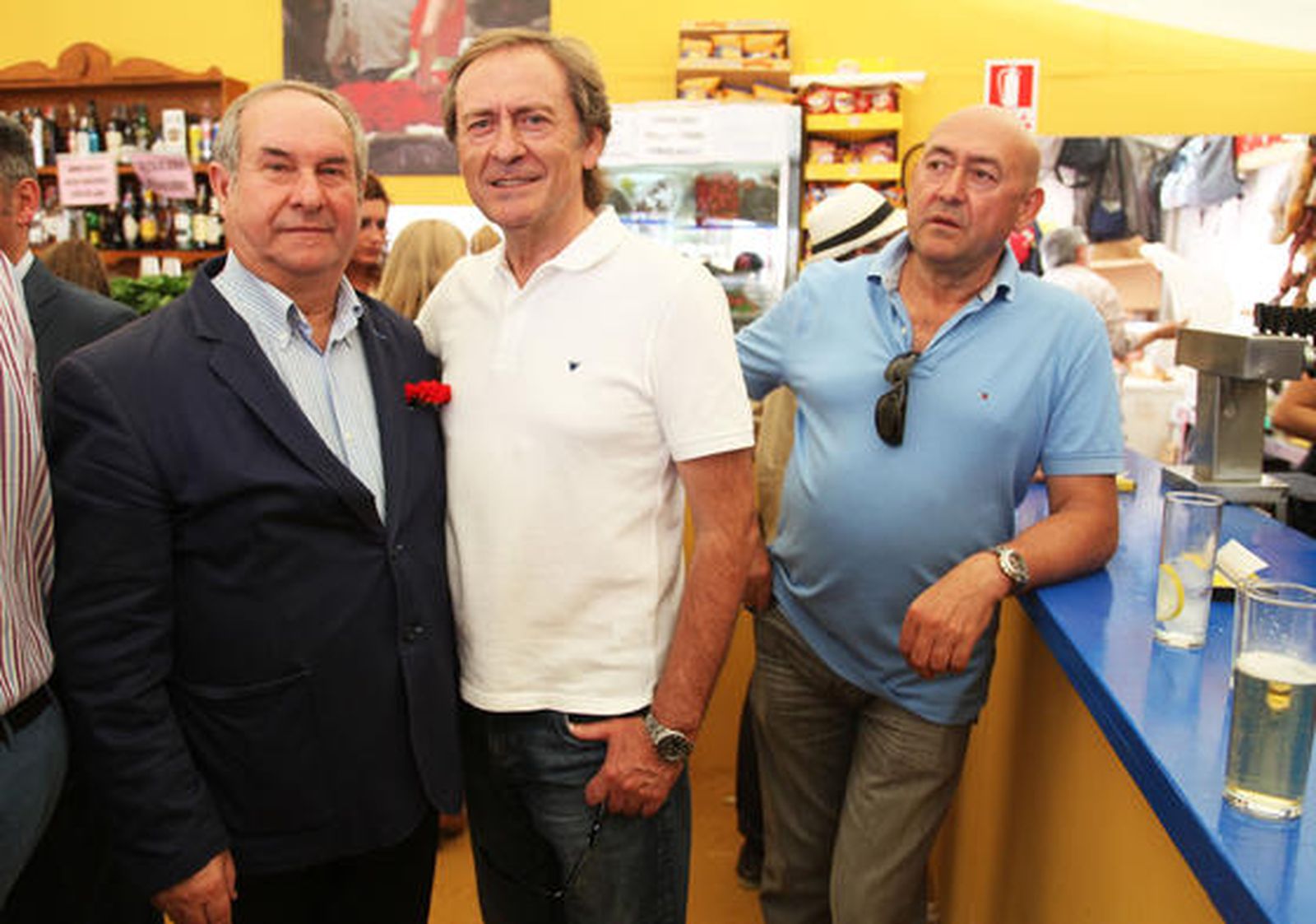 Manuel Briole, de Muebles Briole, junto a José Luis Caballero, del Club Polo del Sol de Jerez; y Felipe Caballero, director técnico de la Escuela Ecuestre.

Foto: Vanesa Lobo