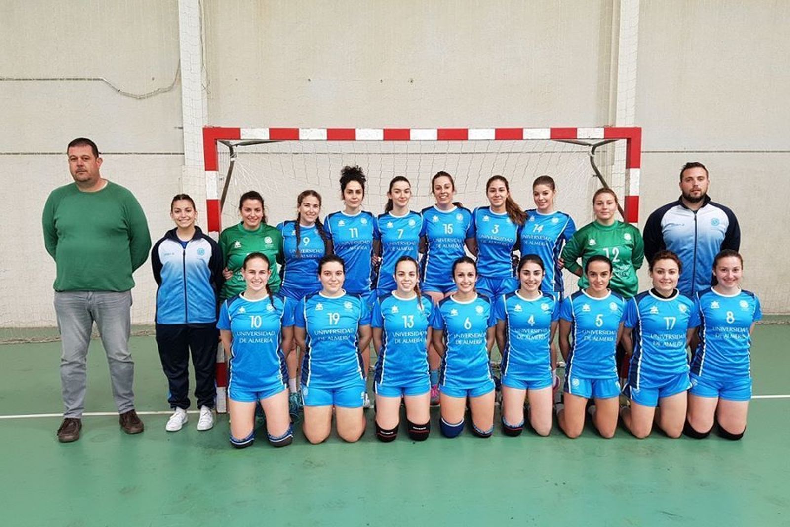 Miguel Ángel Florido (izda) ha llevado al bronce al balonmano femenino