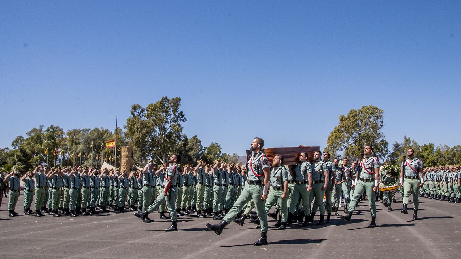 El patio de armas de la base de Viator ha acogido el grueso de los actos fúnebres.