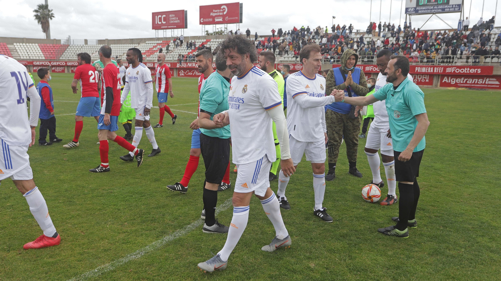 La mejores fotos del Algeciras - Real Madrid veteranos