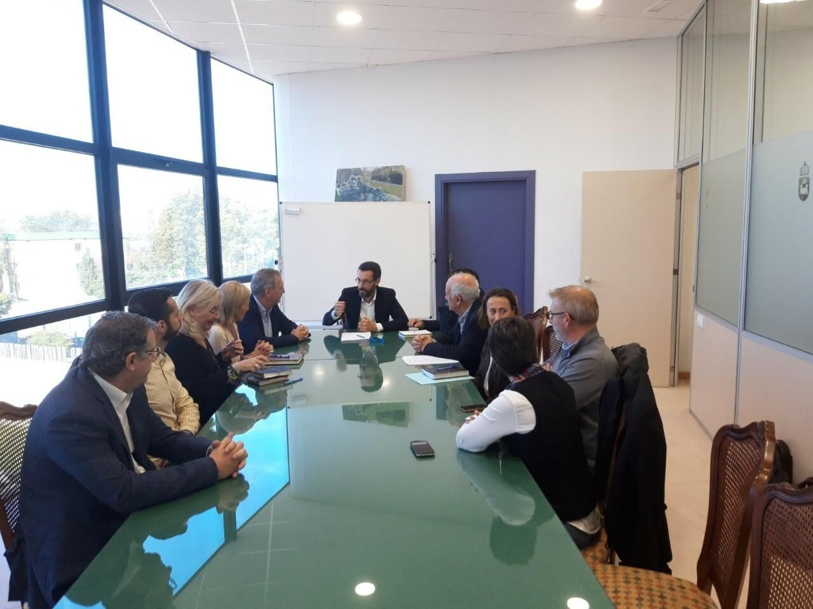 Reunión del alcalde y concejales con los representantes políticos y técnicos de la Junta. Reunión del alcalde y concejales con los representantes políticos y técnicos de la Junta.