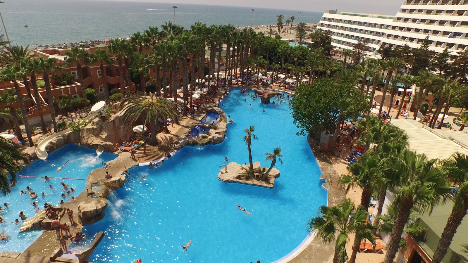 Los turistas pueden elegir numerosos establecimientos de Senator Hotesls & Resorts con vistas maravillosas y un clima benévolo en otoño e invierno.