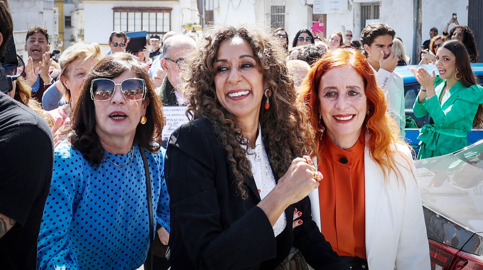 Toda la familia de Lola Flores y muchos famosos en Jerez en la inauguración de su Centro Cultural Toda la familia de Lola Flores y muchos famosos en Jerez en la inauguración de su Centro Cultural