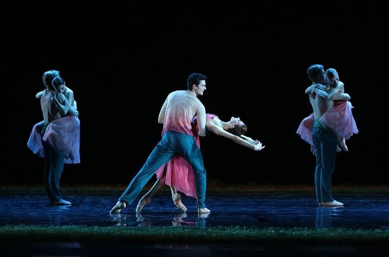 Roman Belyakov y Ekaterina Kondaurova bailan en el montaje de 'Las cuatro estaciones'.