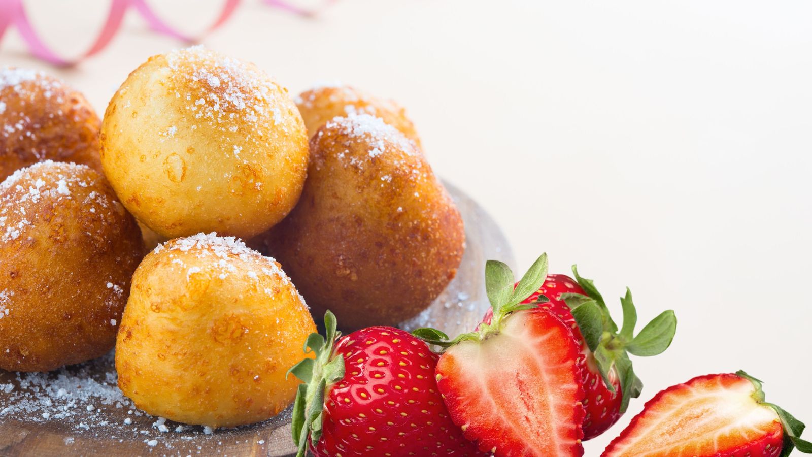 Buñuelos de ricotta y fresas