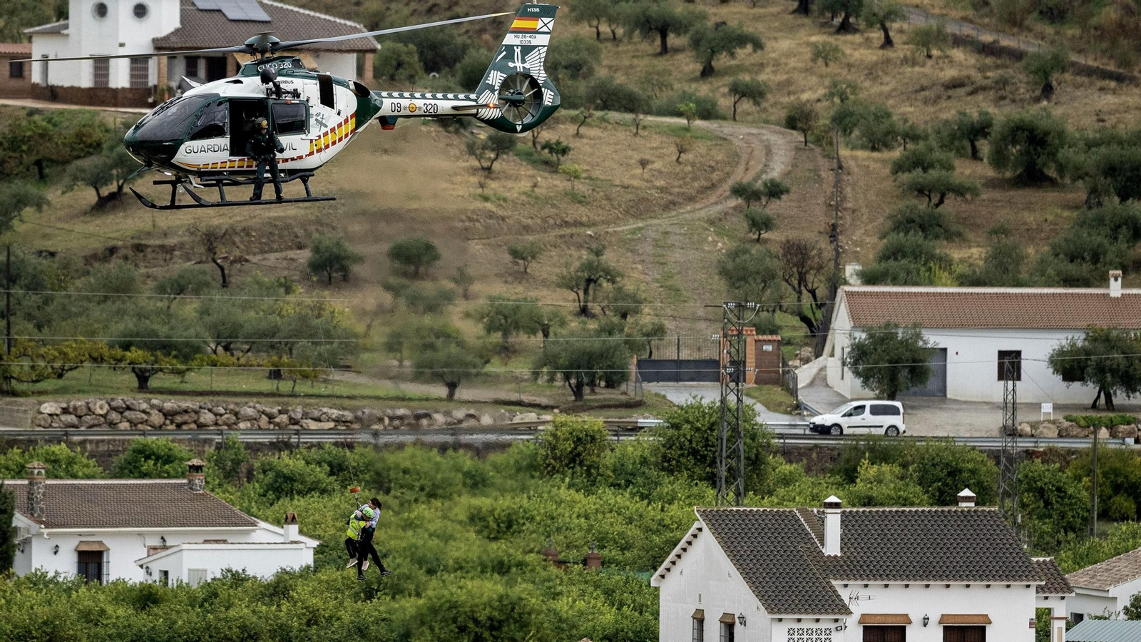 La dana deja desalojados, un río desbordado y un AVE descarrilado en Álora