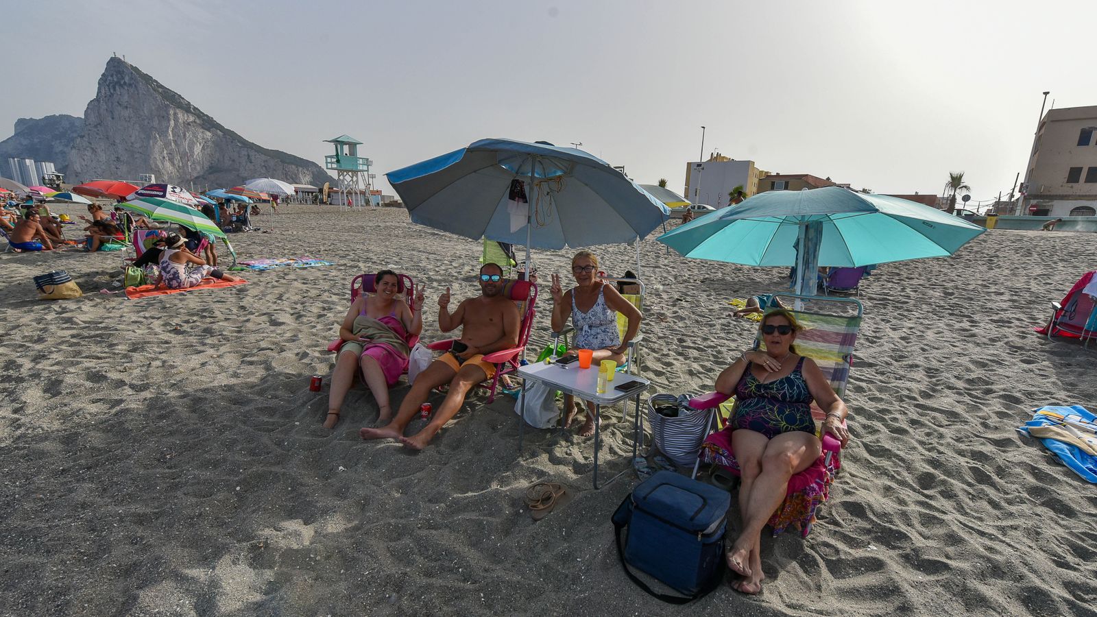 Las fotos de la tarde de playa en familia en La Línea
