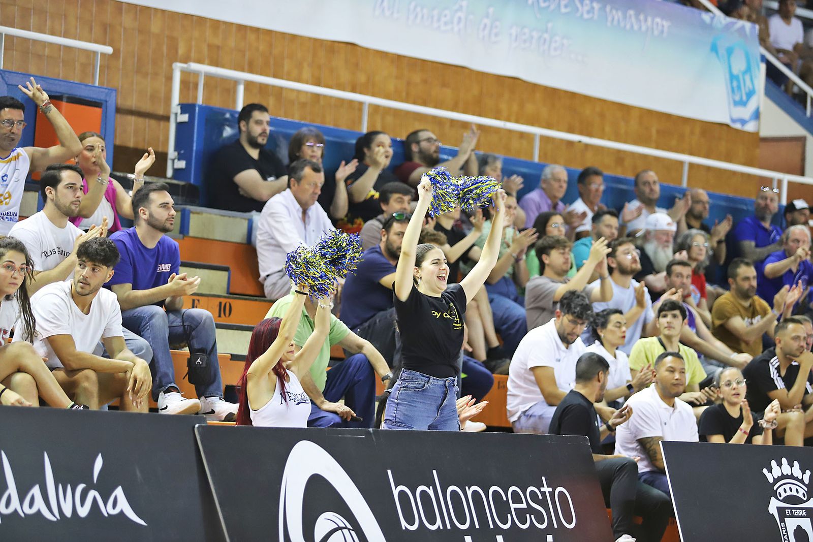 Imágenes de la Primera jornada de la fase final a LEB Plata: Huelva Comercio Viridis vs Refitel Basket Lliria
