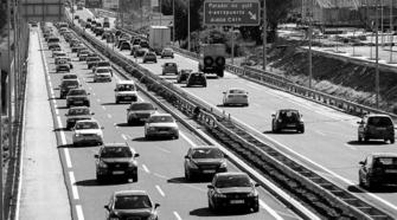 Vehículos circulando por la A-7 a la altura de Guadalmar, ayer, a primera hora de la tarde.