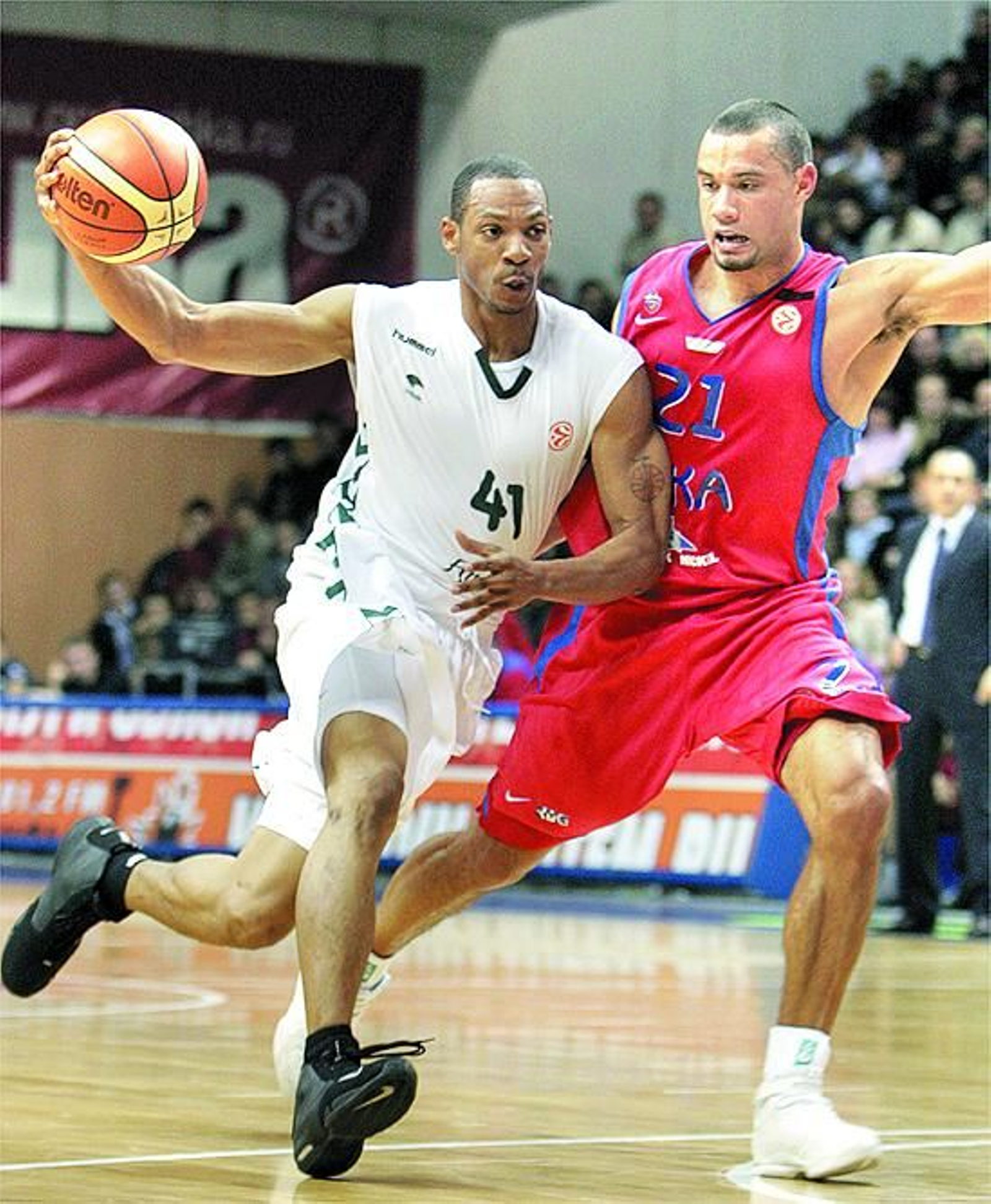 Marcus Brown, ante Trajan Langdon.