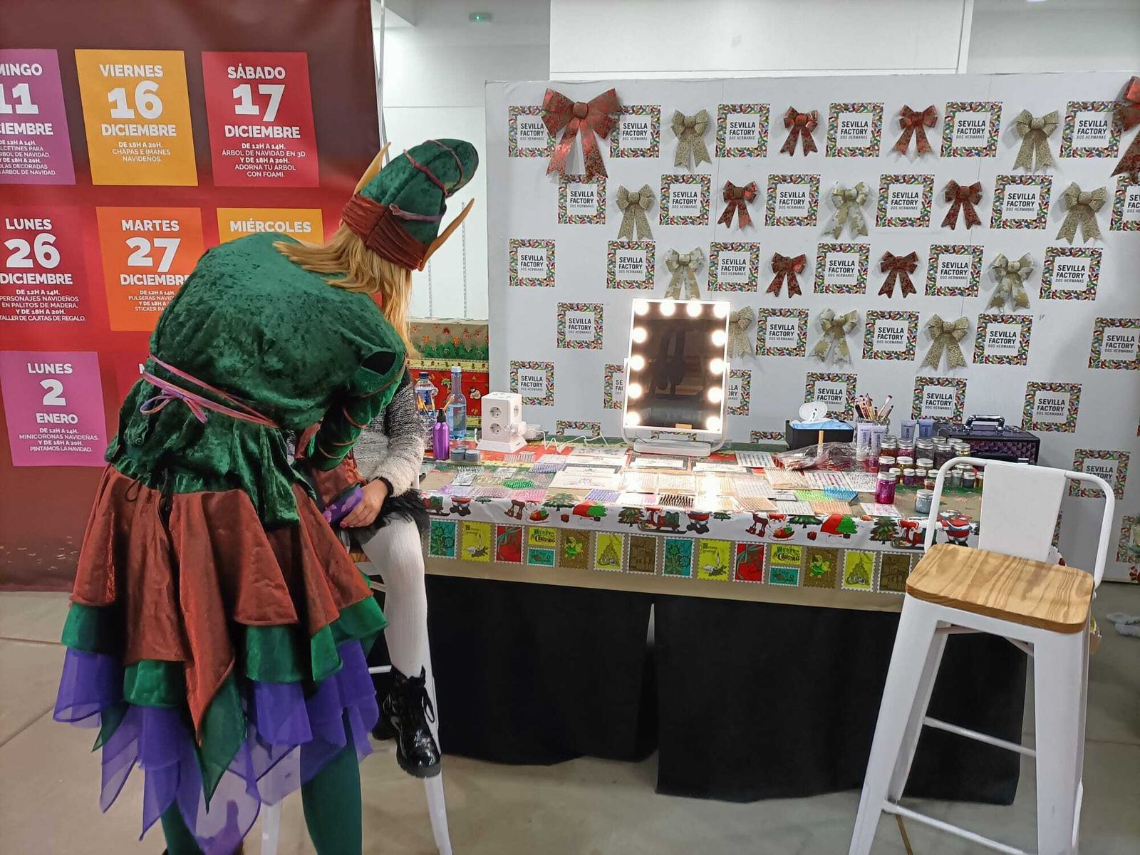 Uno de los talleres de maquillaje navideño