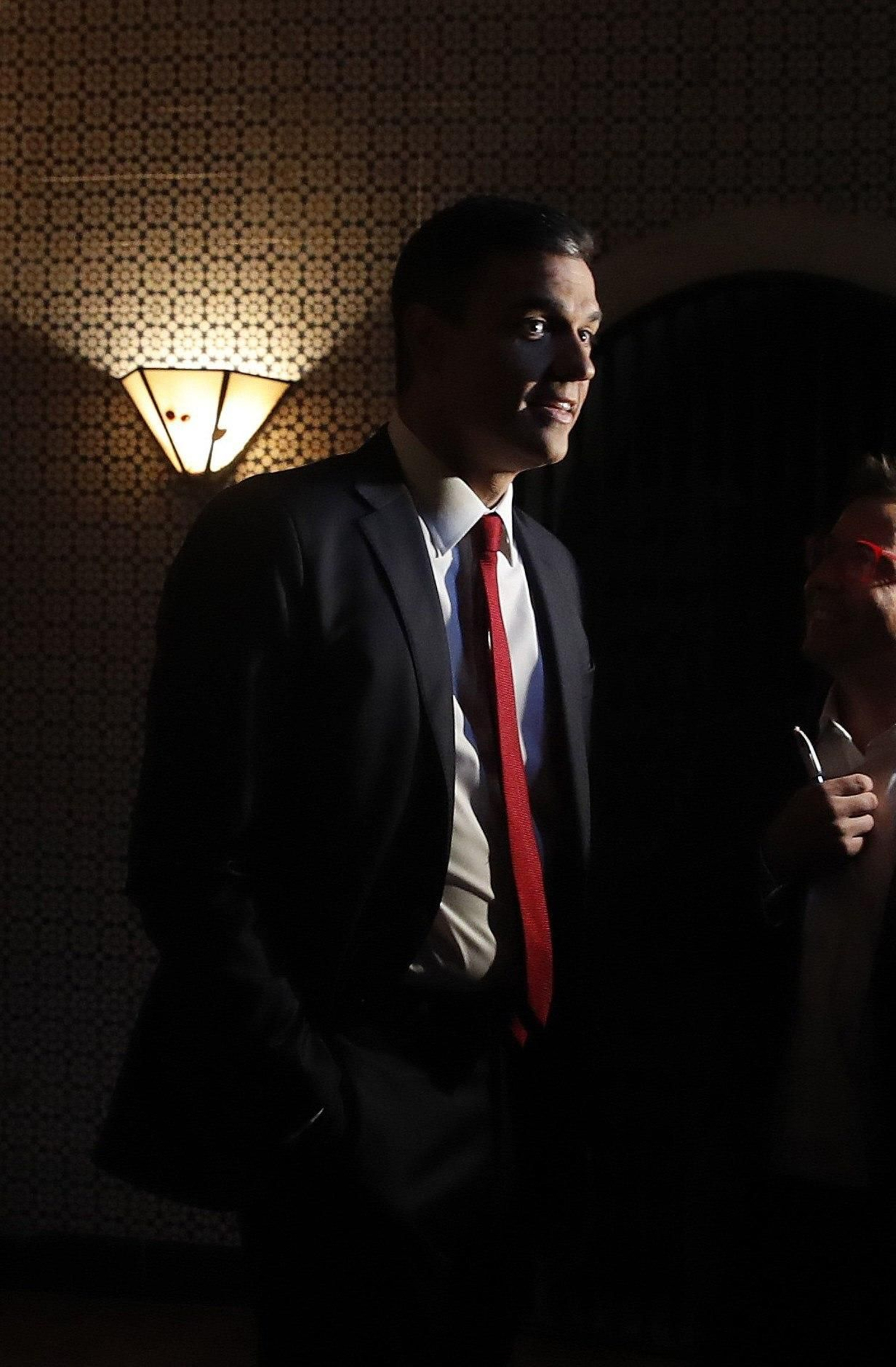 La primera entrevista de Pedro Sánchez como presidente, en imágenes