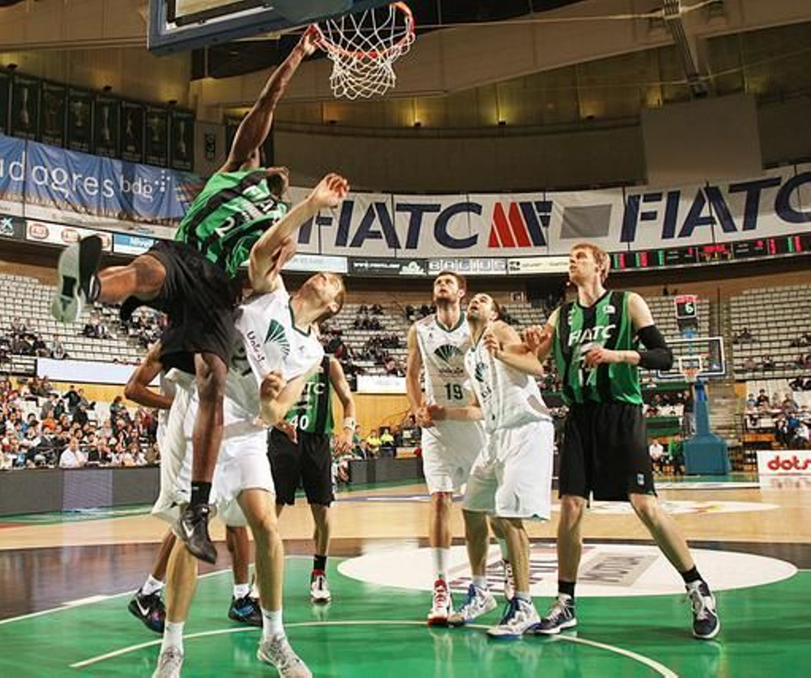 Encuentro entre el Joventut-Unicaja 

Foto: EFE / ACB