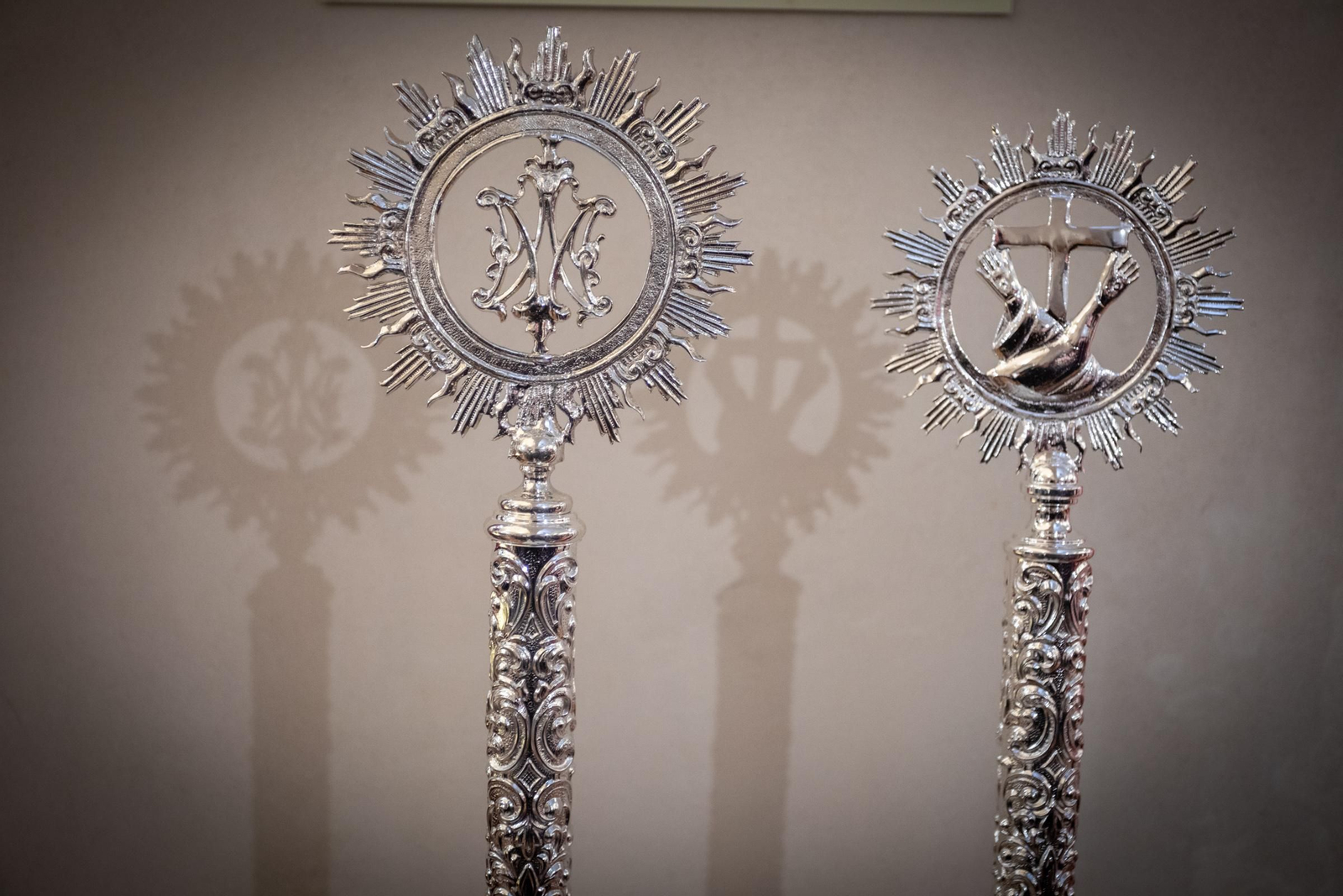 Las imágenes de la exposición Opera Nova, estrenos de las hermandades de San Fernando