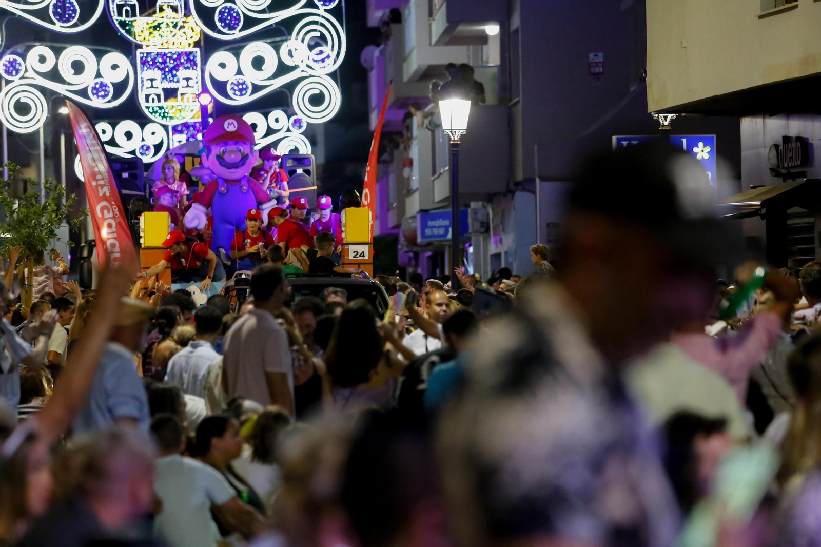 Búscate en las fotos de la cabalgata de la Feria de La Línea