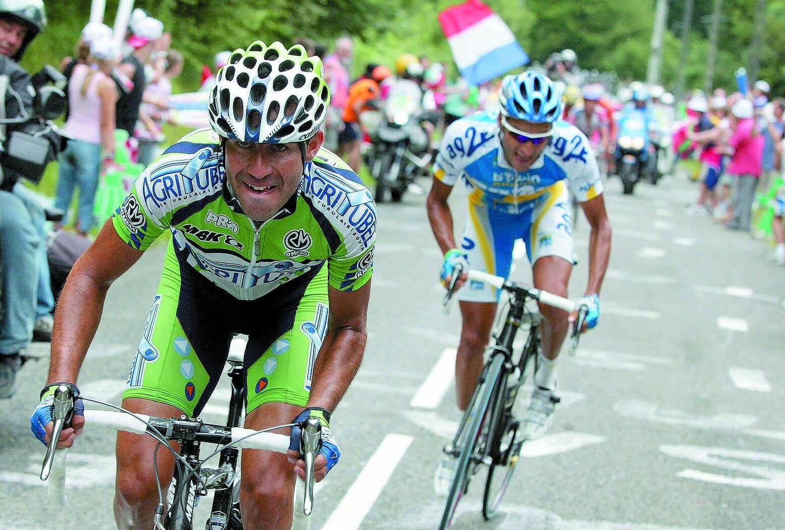 Juanmi Mercado (izquierda), en un momento de la etapa del Tour de Francia de 2006 en la que logró quedar primero.
