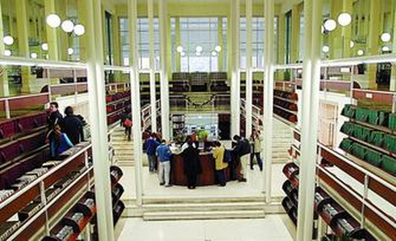 La Biblioteca Pública de Granada consiguió el mayor número de visitas de todos los centros de Andalucía desde enero hasta abril.