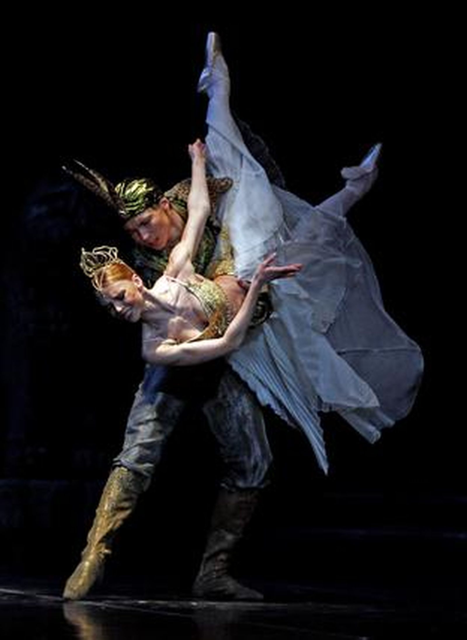 El Ballet de la Ópera de Varsovia representa 'La Bayadère' en el Teatro de la Maestranza, una obra sobre la supervivencia del amor tras la muerte.

Foto: Antonio Pizarro