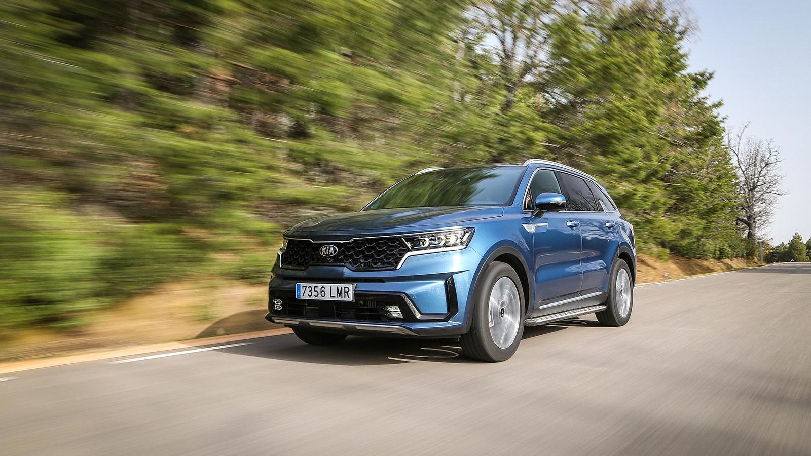 En carreteras de segundo orden, si hay curvas, este PHEV no se siente ágil, ahora bien, en el resto de situaciones sí parece encontrarse cómodo.