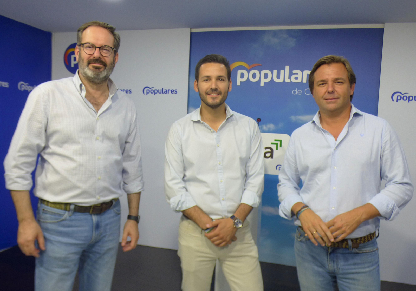 Adolfo Molina, Francisco Javier Maestre y Antonio Repullo en la sede del PP. Adolfo Molina, Francisco Javier Maestre y Antonio Repullo en la sede del PP.