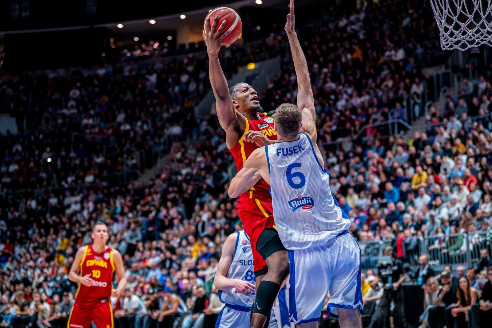 Milagro de España en la locura de Eslovaquia con buena participación de los cajistas