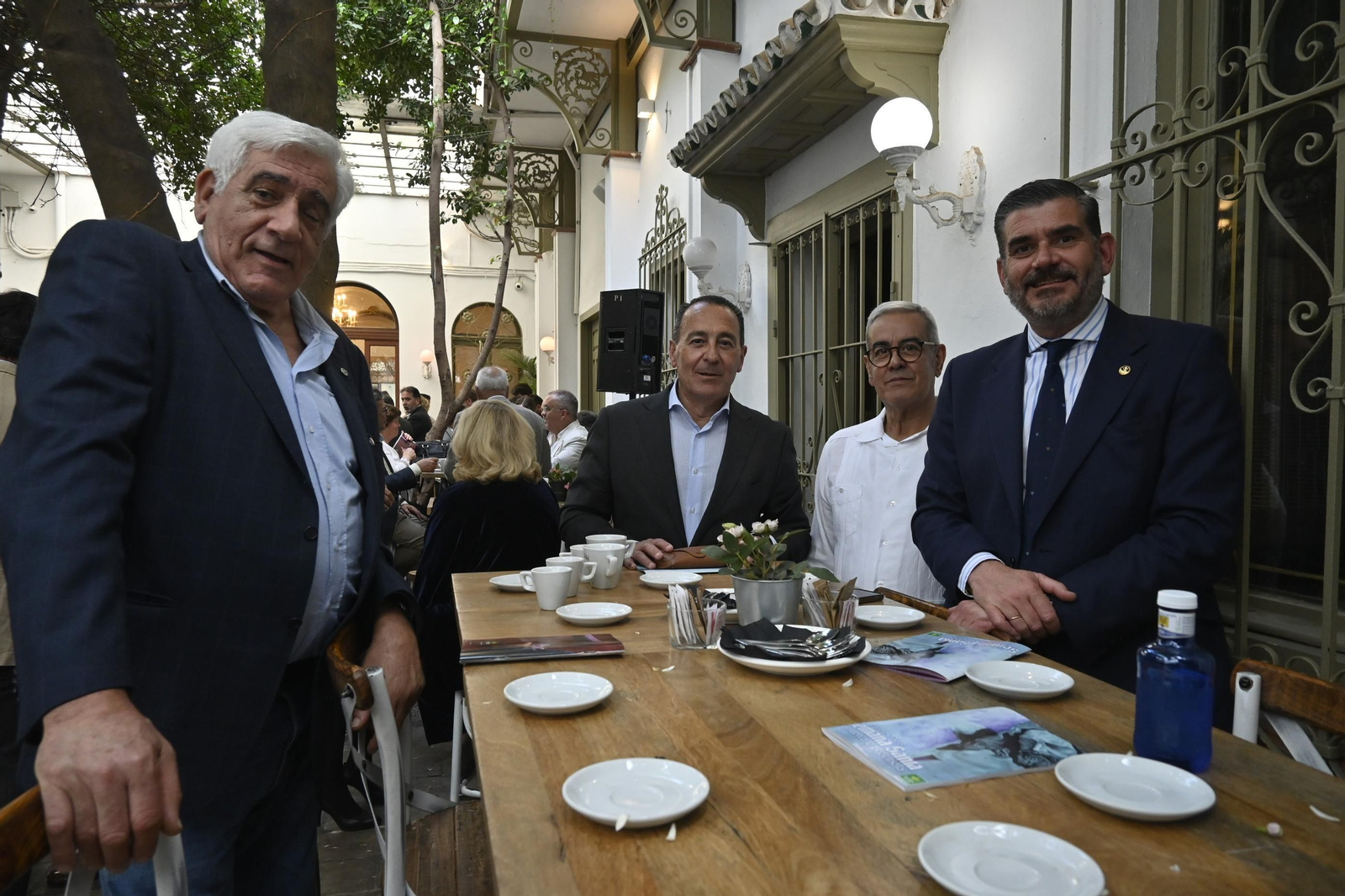 Ambiente en la presentación de la Guía de la Semana Santa de Huelva, en imágenes