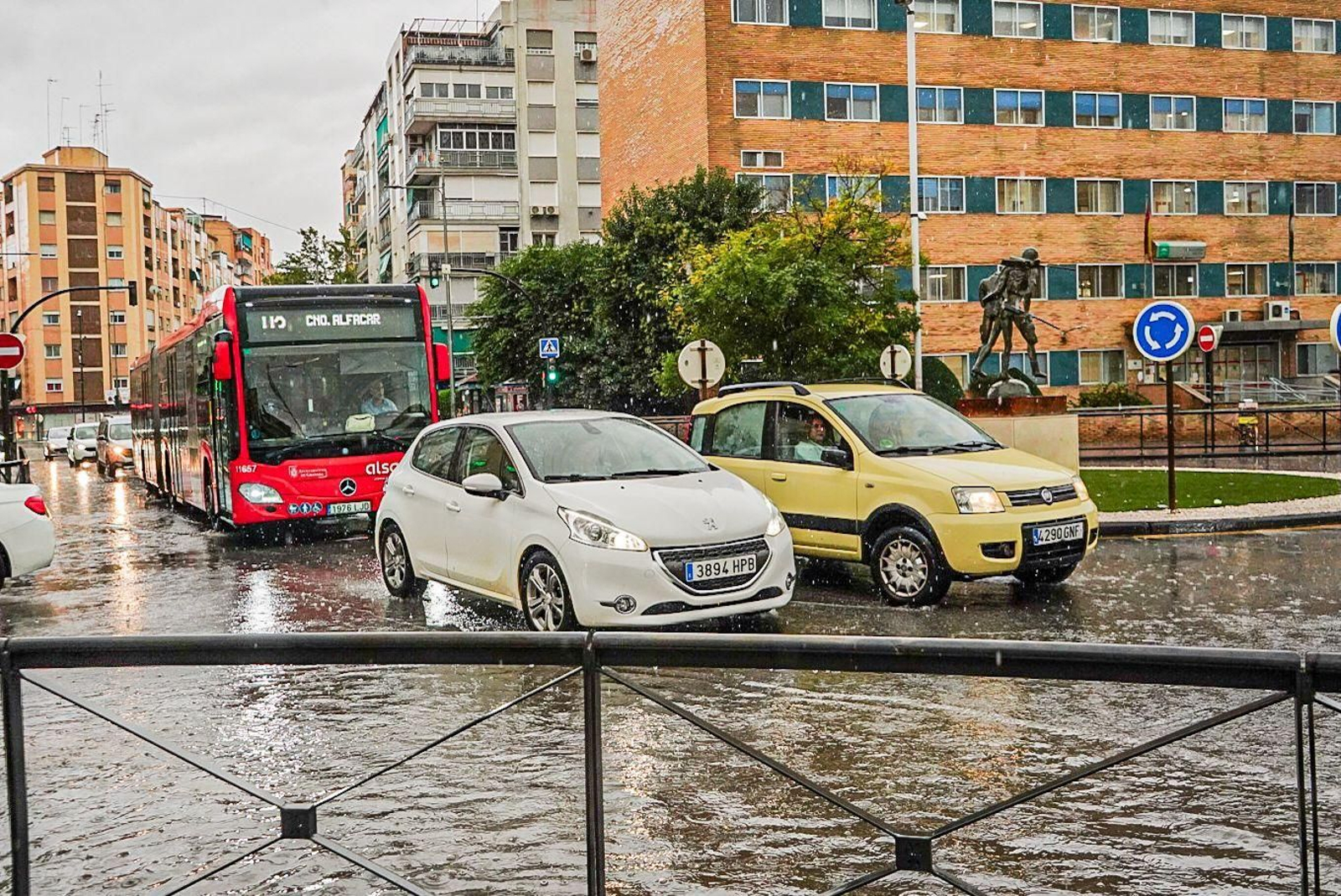 Galería | El agua toma la ciudad de Granada como consecuencia de la Dana