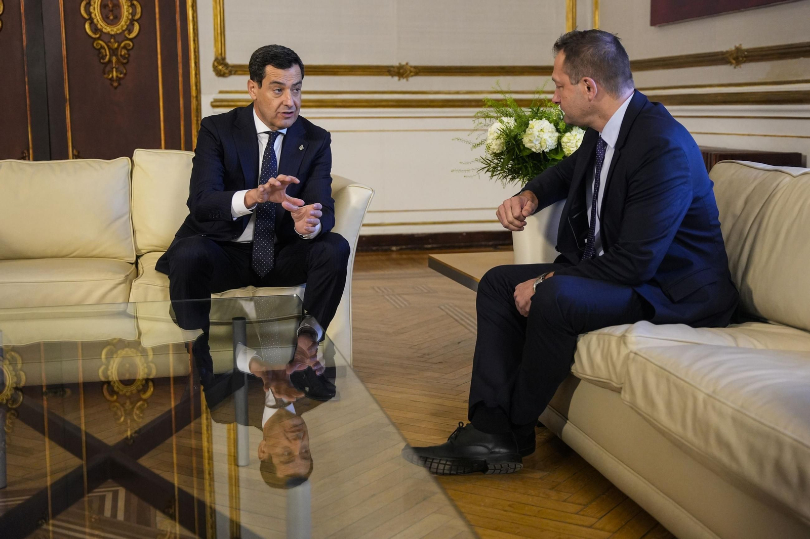 Juanma Moreno, reunido con el Comisario de Agricultura en el Palacio de San Telmo