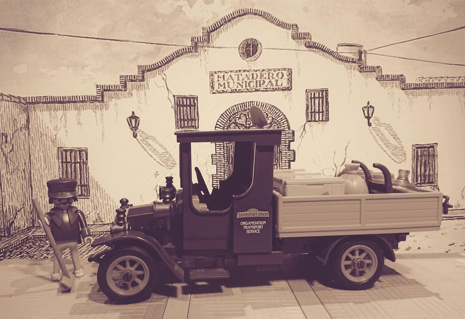 La historia de La Línea, a través de figuras de Playmobil