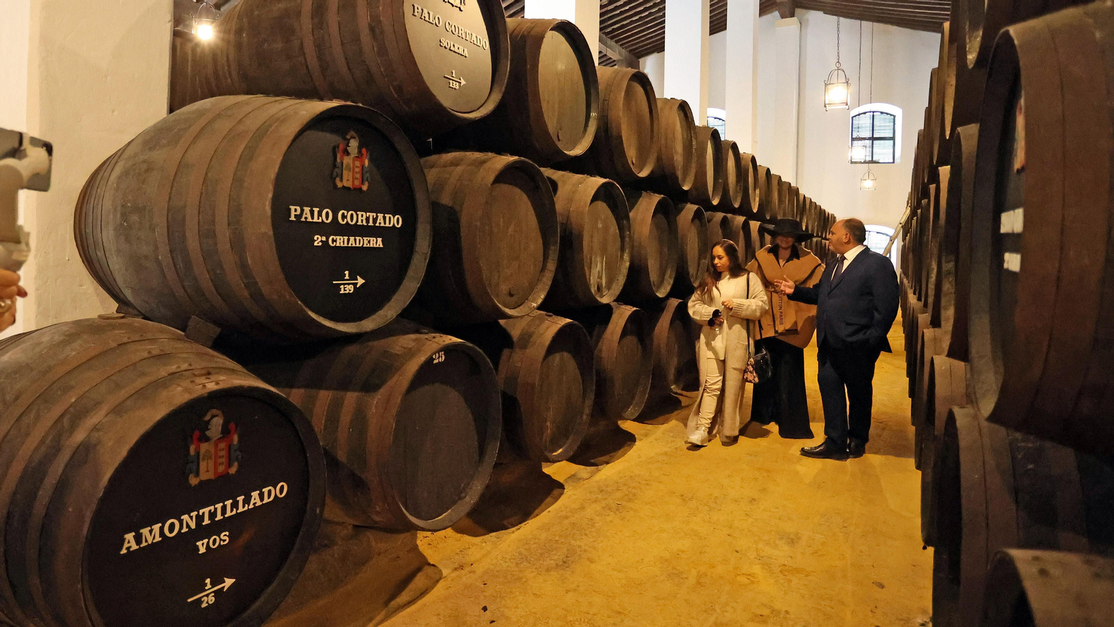 Ainhoa Arteta y María Terremoto visitan las Bodegas Cayetano del Pino