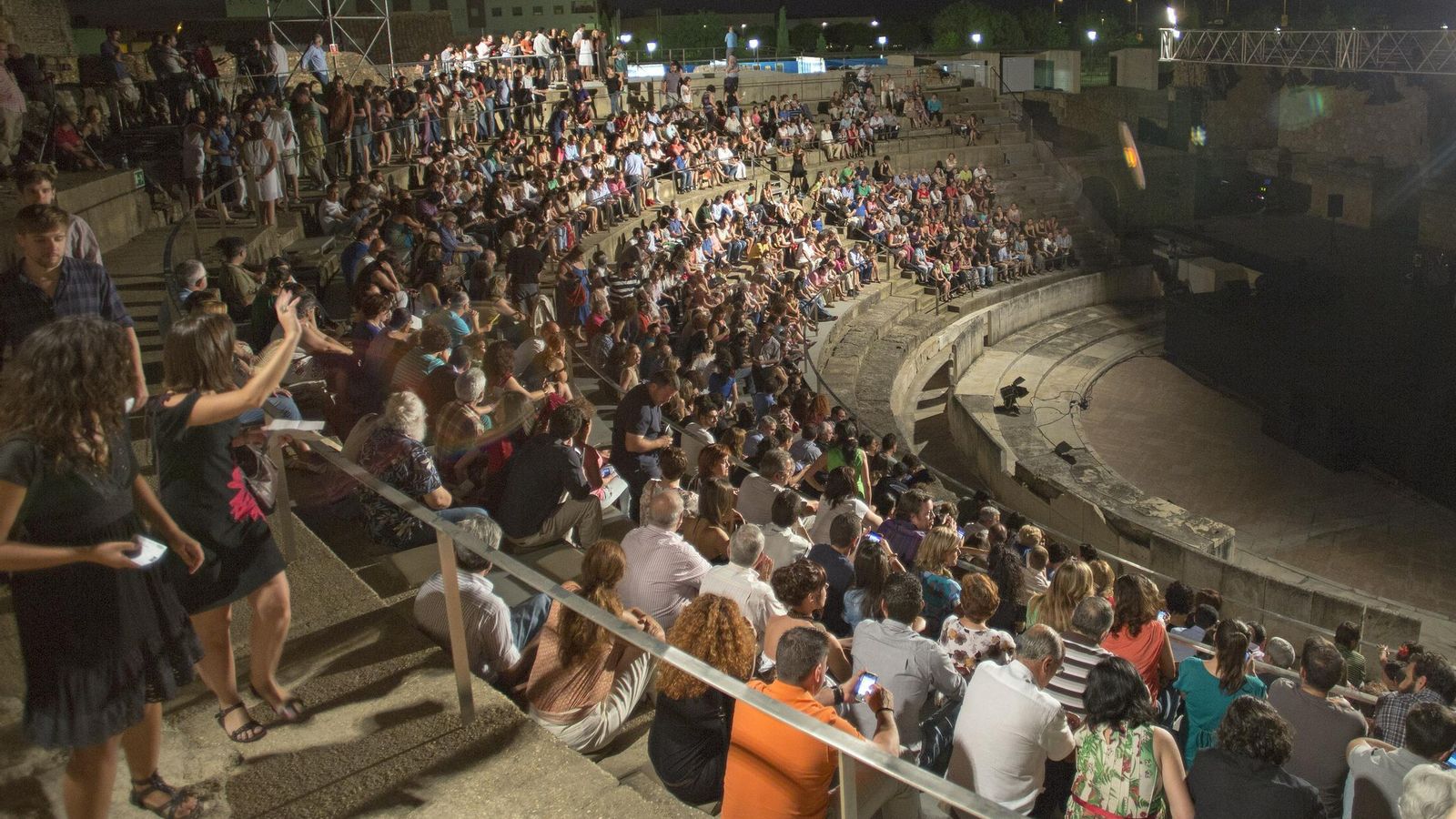 Público congregado en el Teatro Romano de Itálica.