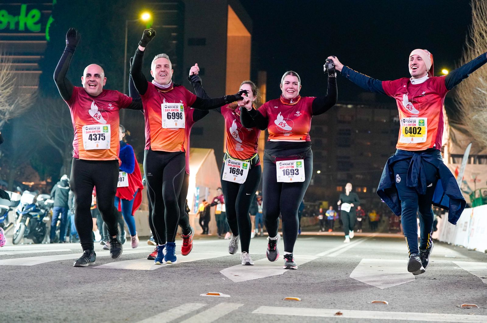 En imágenes: búscate en tu llegada a meta de la Carrera de San Antón 2026 (4)