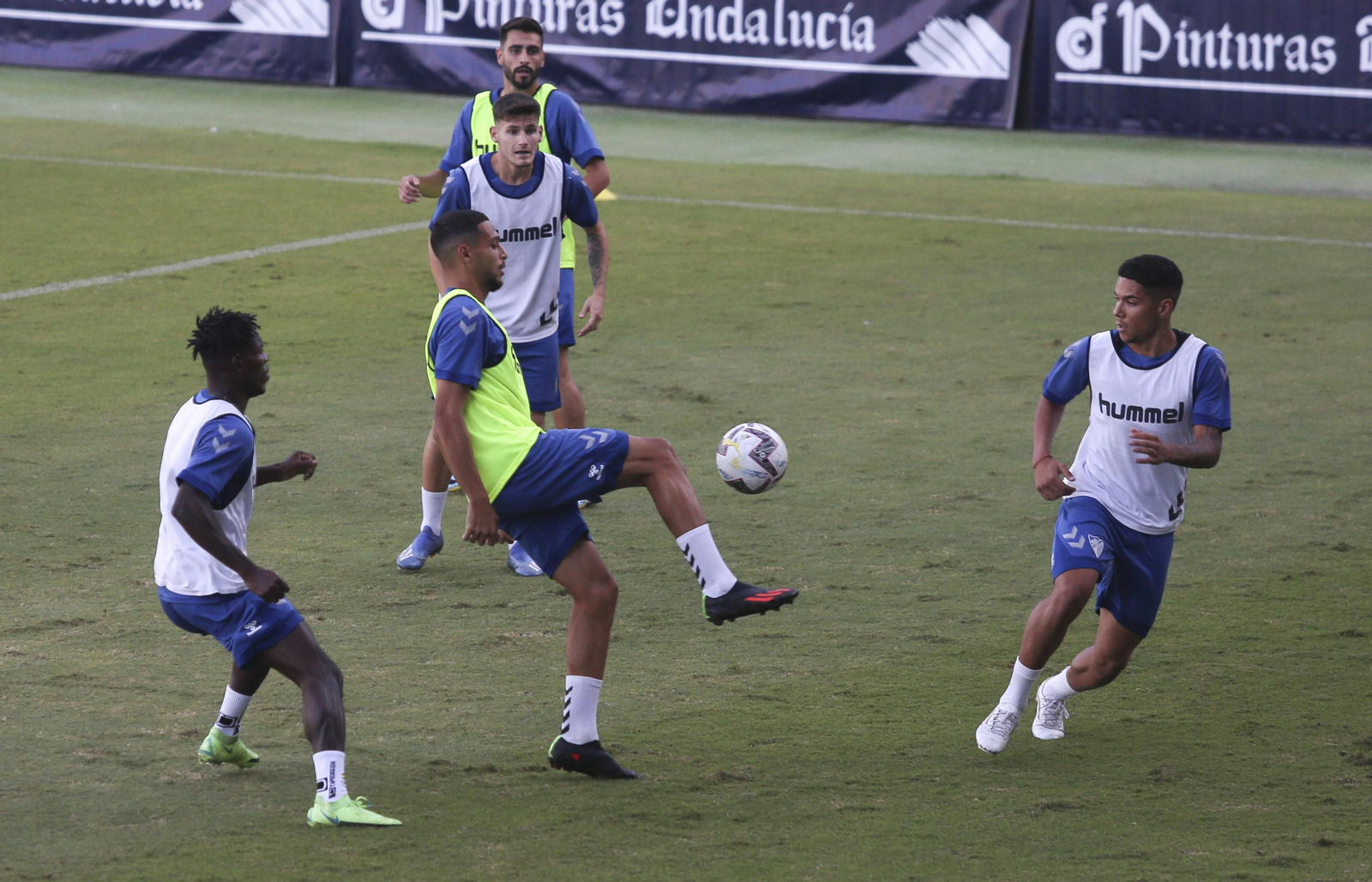 Galería de fotos: Lumor sigue como uno más en una sesión complicada para el Málaga CF Galería de fotos: Lumor sigue como uno más en una sesión complicada para el Málaga CF
