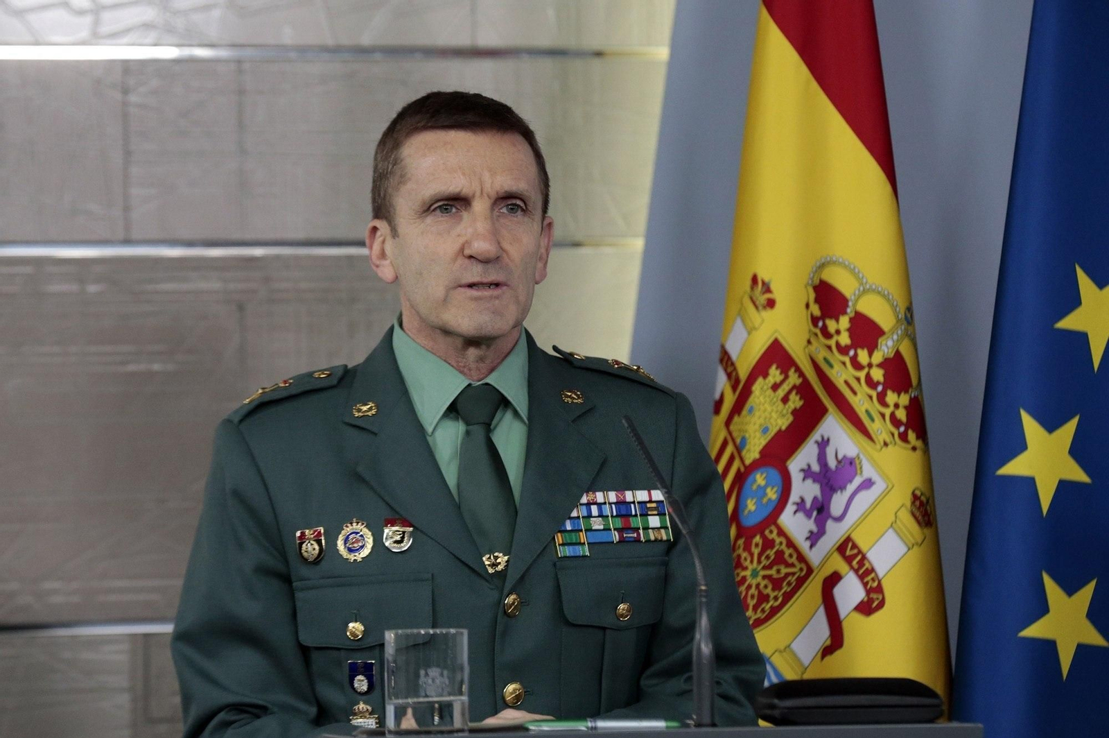 El jefe del Estado Mayor de la Guardia Civil, general José Manuel Santiago, en rueda de prensa en Moncloa.