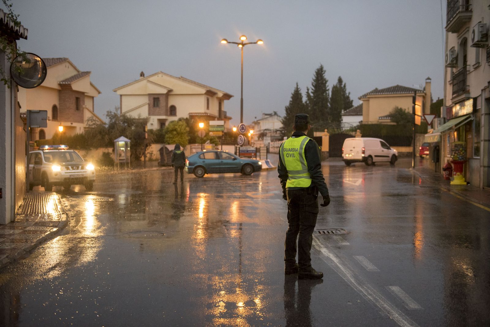 La Guardia Civil, desplegada cerca del lugar del crimen en La Zubia