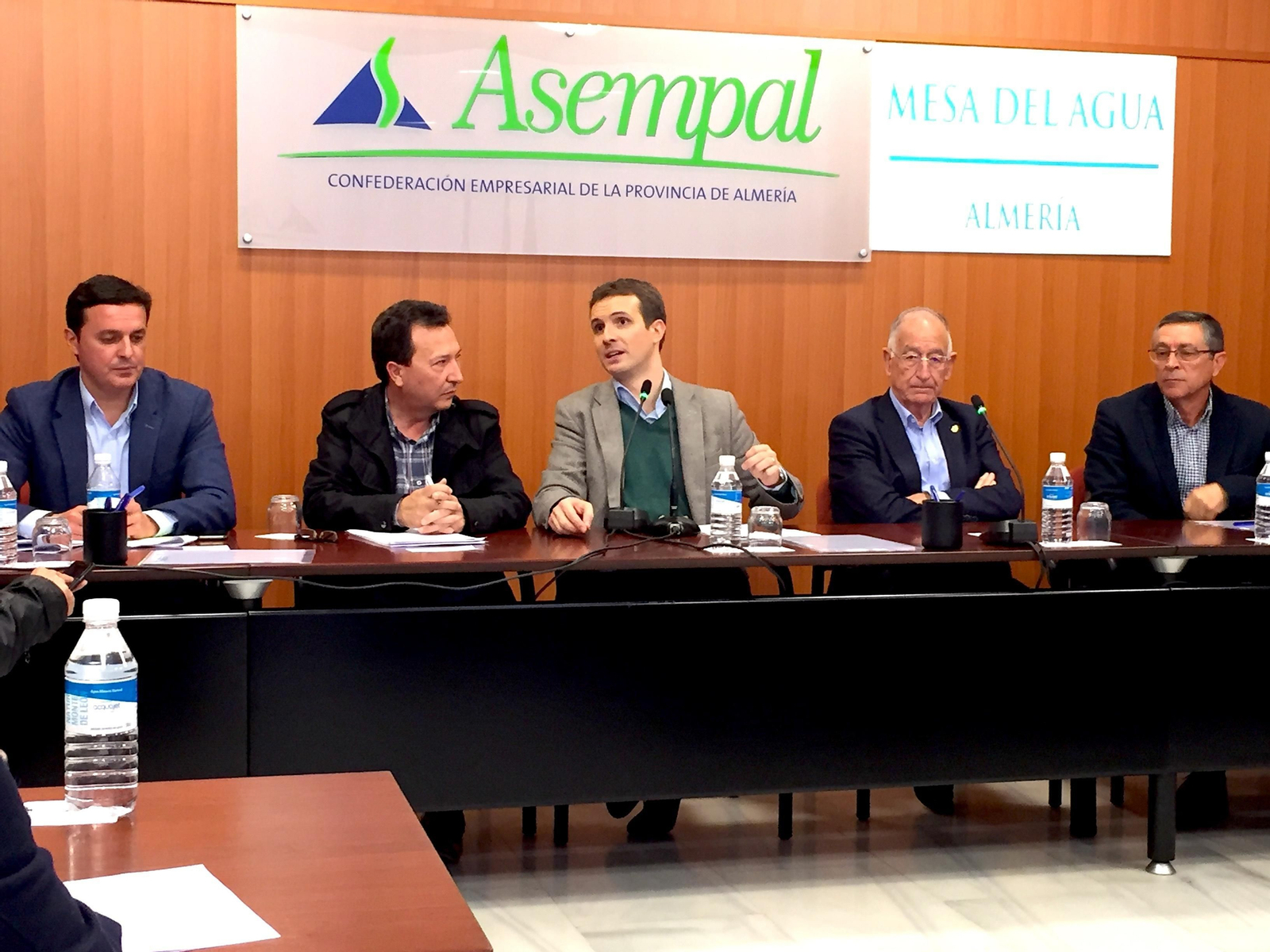 Reunión de la Mesa del Agua con Pablo Casado en Almería