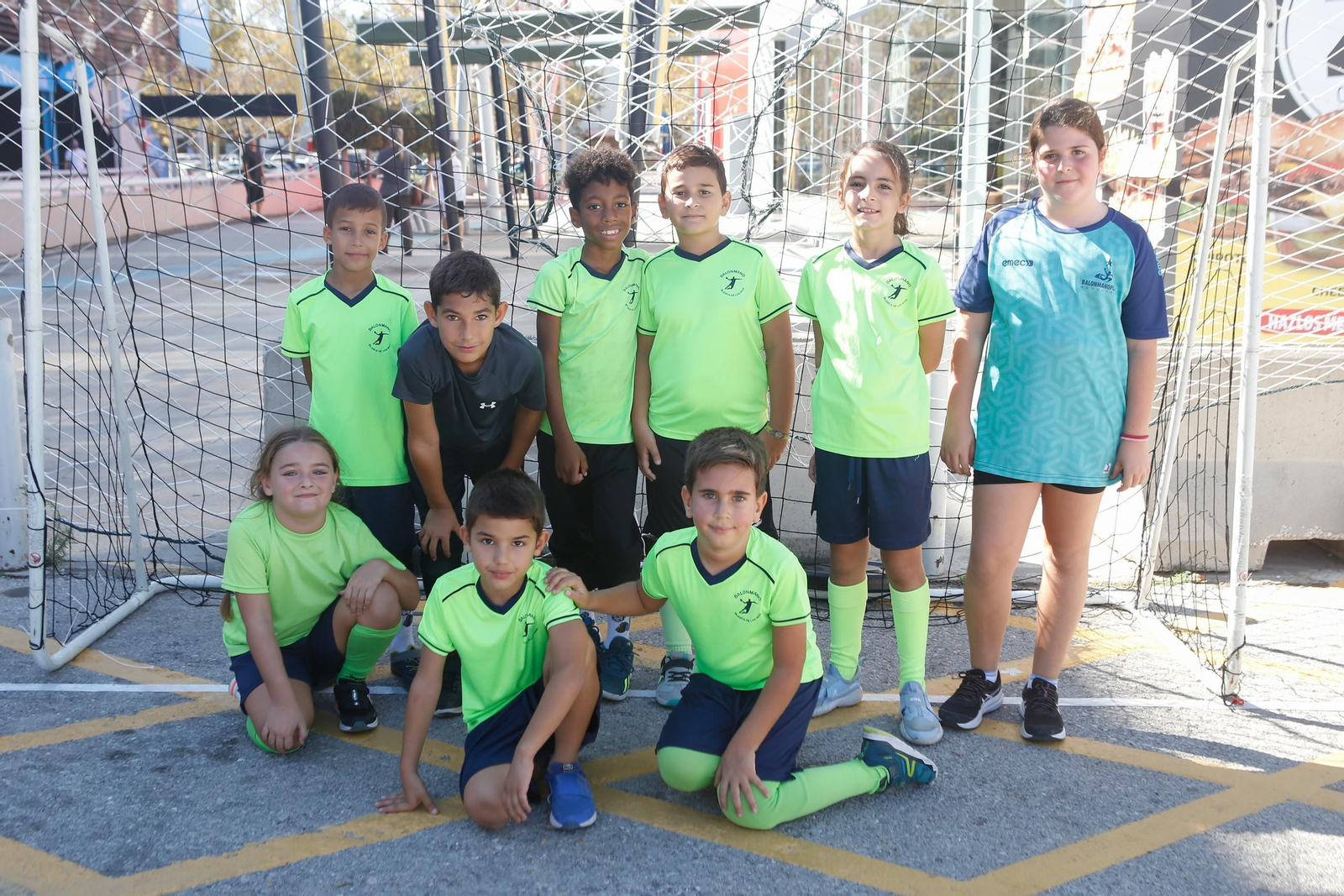 Las fotos de la II jornada de balonmano calle de Bahía Plaza, en Los Barrios