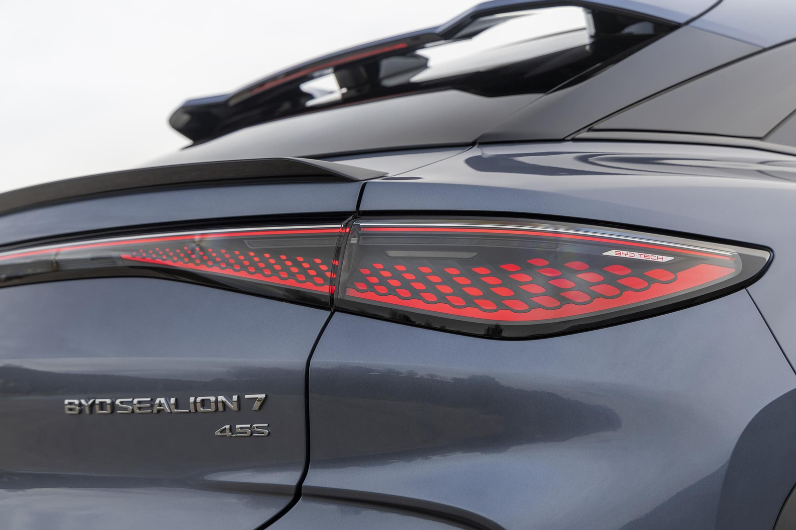 Los fabricantes chinos de eléctricos registran un repunte de ventas a cierre de 2024