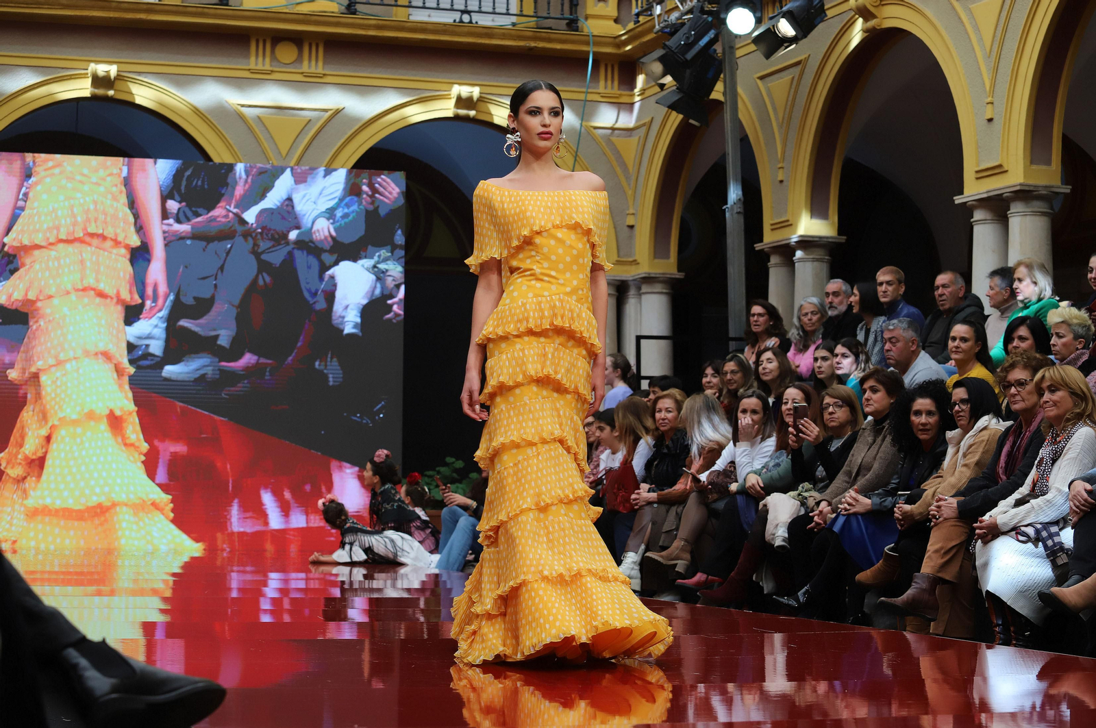 Huelva Flamenca 2023. Imágenes del desfile benéfico de El Ajolí a favor de Cruz Roja Española